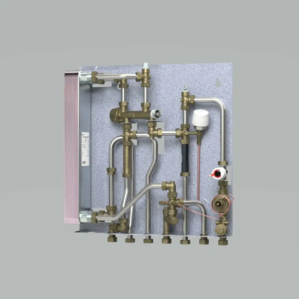 Wassersystem mit Kupferrohren und Messgeräten, montiert auf einer grauen Wand. Die Komponenten sind für Heizungsanwendungen ausgelegt, inklusive Elemente von Danfoss.